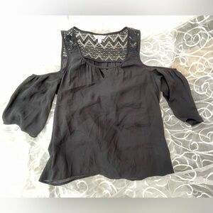 Candies peekaboo shoulder chiffon top sz SM